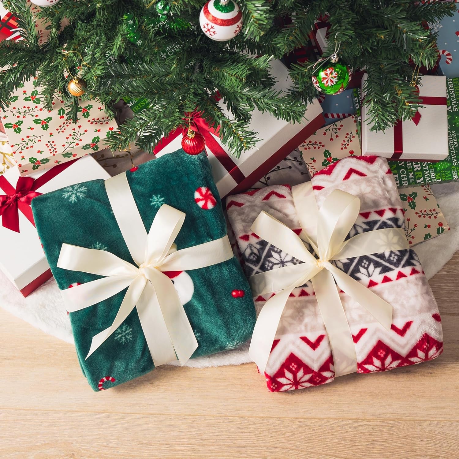 Christmas Throw Blanket | Holiday Christmas Red Fleece Blanket | Soft, Plush, Warm Winter Cabin Throw, 50X60 (Red Snowflakes)